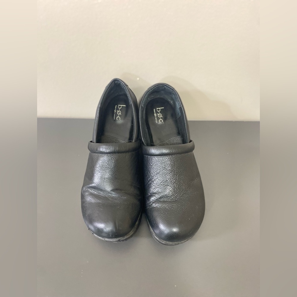 BOC BORN Women’s Size 11M BLACK LEATHER PEBBLED CLOGS MULES SHOES.great Conditio